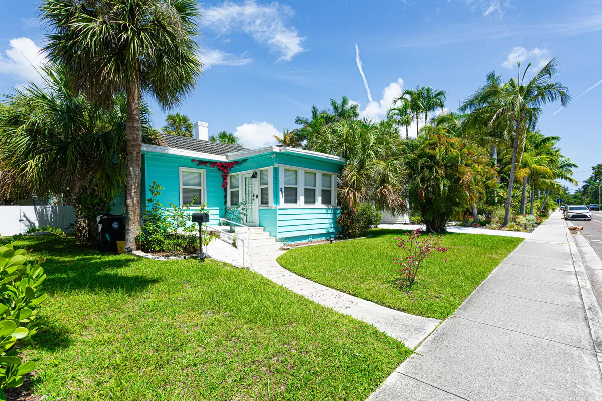 casa-2 at 305 N Lakeside Drive, Lake Worth Beach