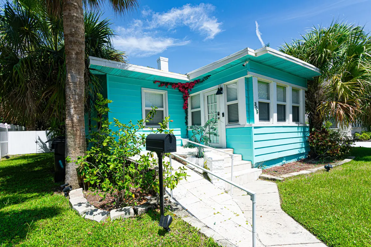 casa-5 at 305 N Lakeside Drive, Lake Worth Beach