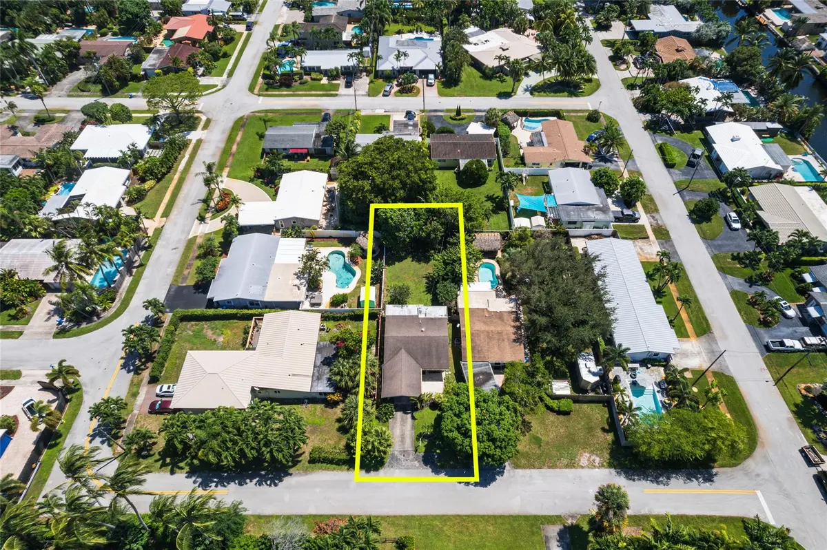 Photo 2 at 1676 NE 40th Street, Oakland Park