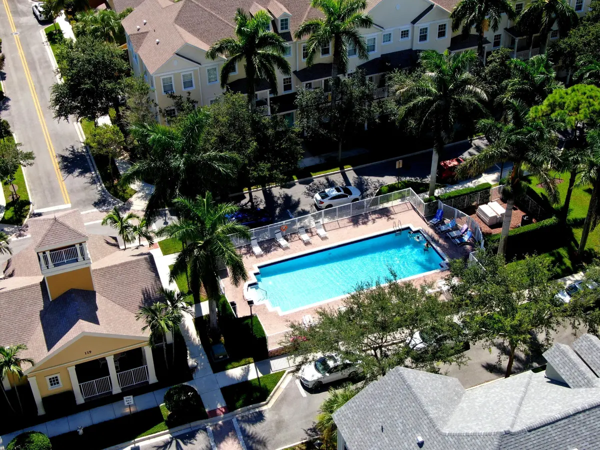 Pool at 114 Locustberry Lane 105, Jupiter