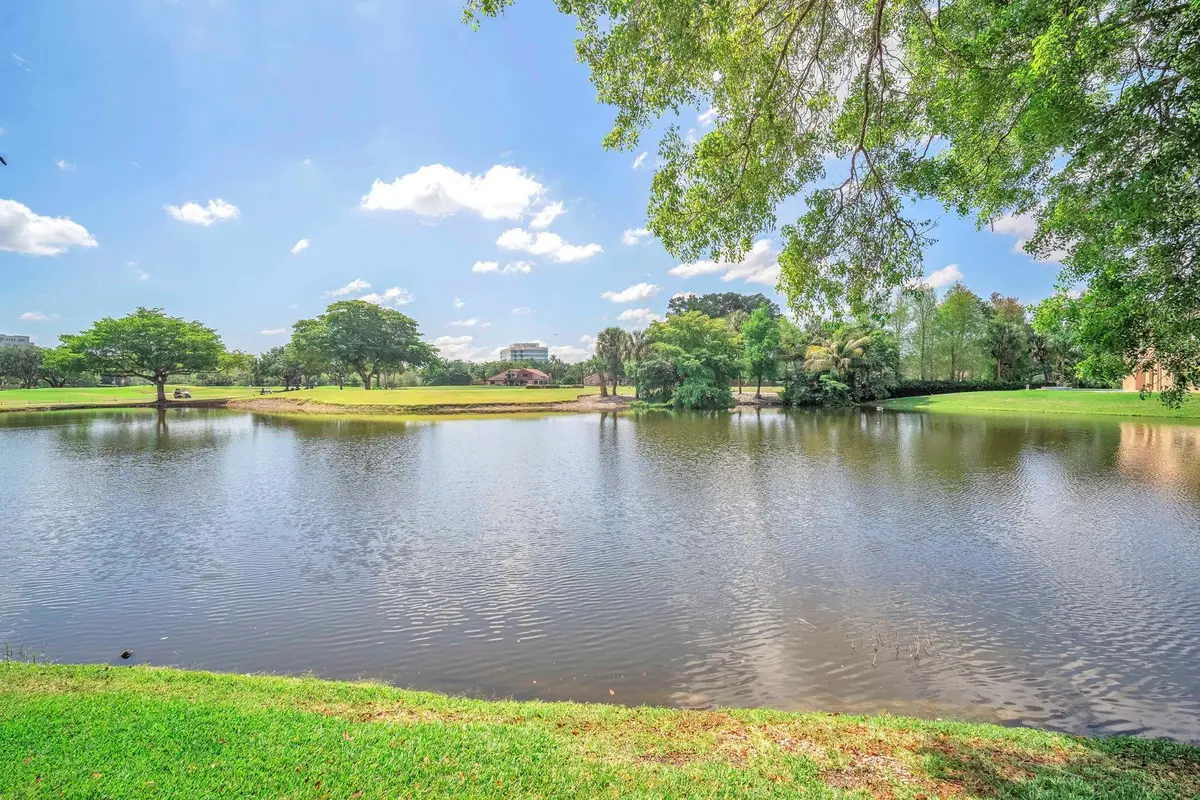 Photo 5 at 740 E Coco Plum Circle 3, Plantation