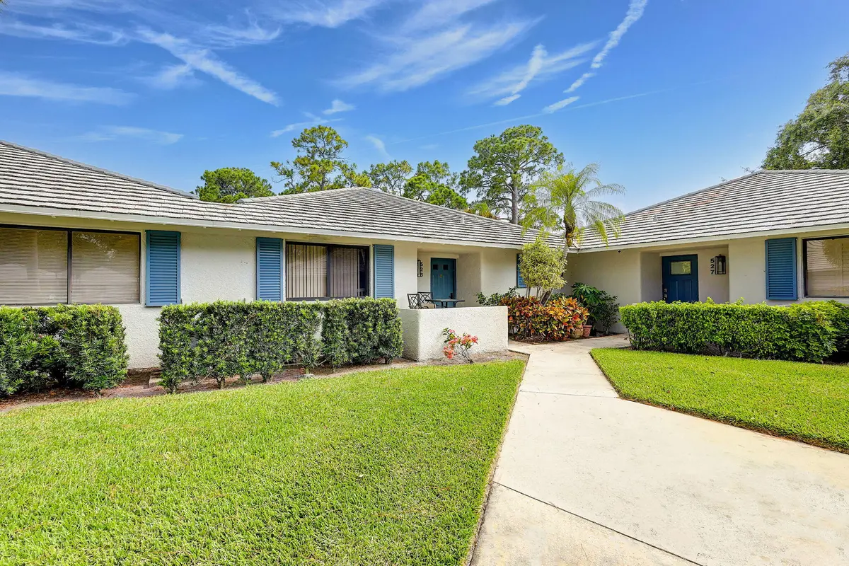 21-web-or-mls-5P1A2240 at 526 Club Drive, Palm Beach Gardens