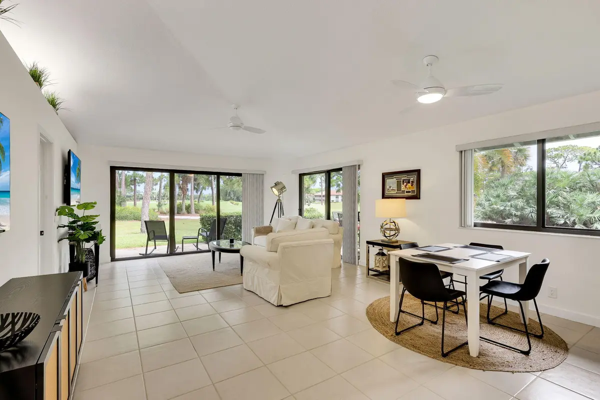 34-web-or-mls-5P1A2421 at 526 Club Drive, Palm Beach Gardens