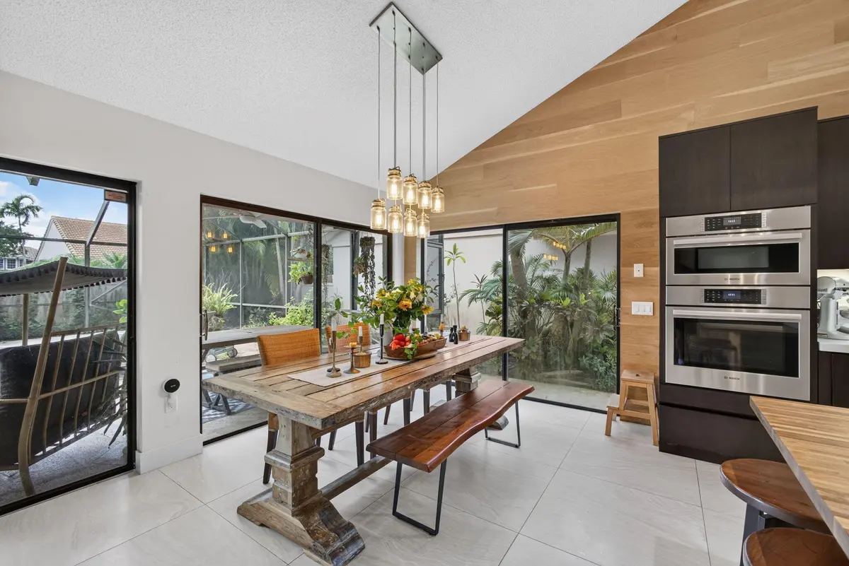 Copyright #63072917 at 2613 Mohawk Circle, West Palm Beach