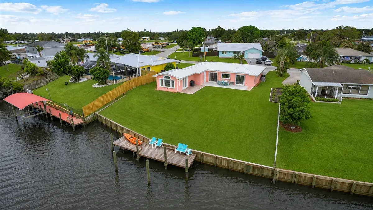 dock at 611 SE Harborview Drive, Port St. Lucie