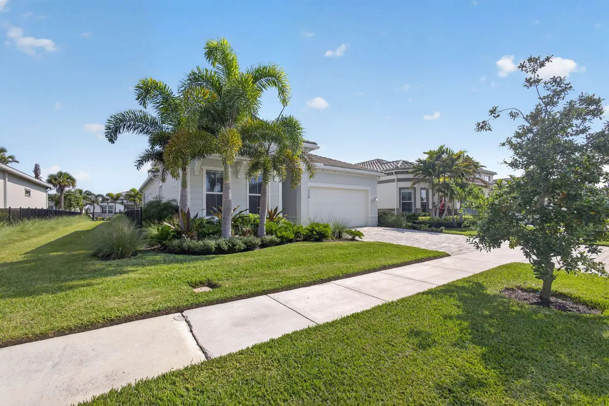 Spacious Yard at 12525 Triumph Lane, Palm Beach Gardens