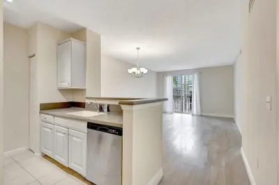 780 S Sapodilla Avenue 203, West Palm Beach – sold