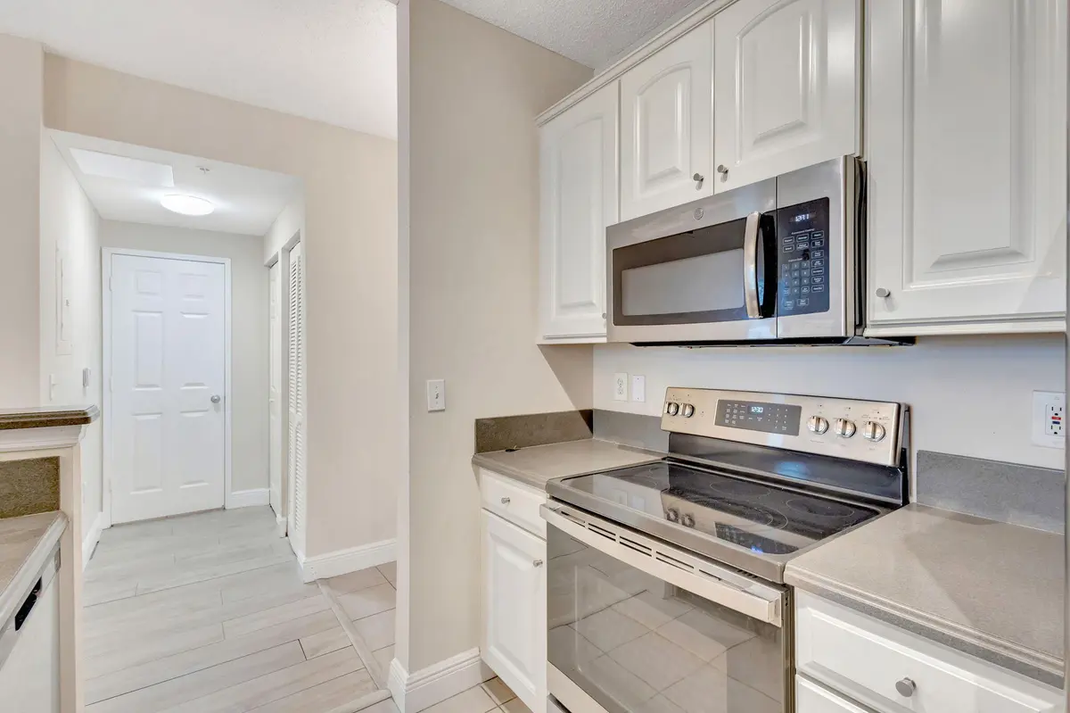 12-web-or-mls-5 (71) at 780 S Sapodilla Avenue 203, West Palm Beach