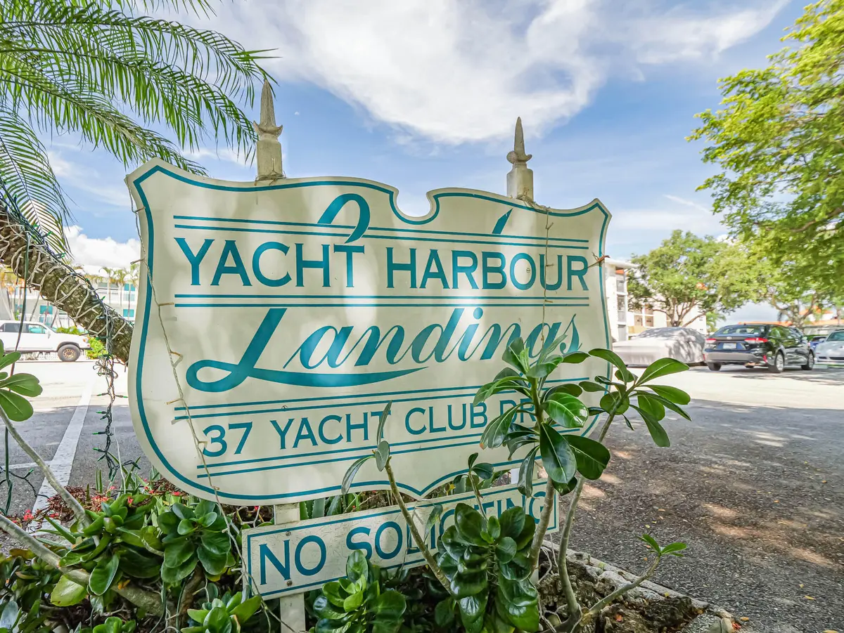 37 Yacht Club Drive 310, North Palm Beach, FL – photo 2
