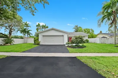 561 SW 168th Terrace, Weston – Single Family Residence for rent