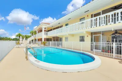 2121 NE 68th Street 209, Fort Lauderdale – sold
