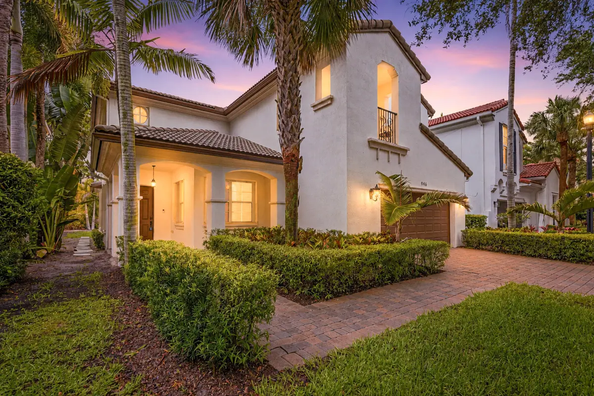 Twilight photo of home at 946 Mill Creek Drive, Palm Beach Gardens
