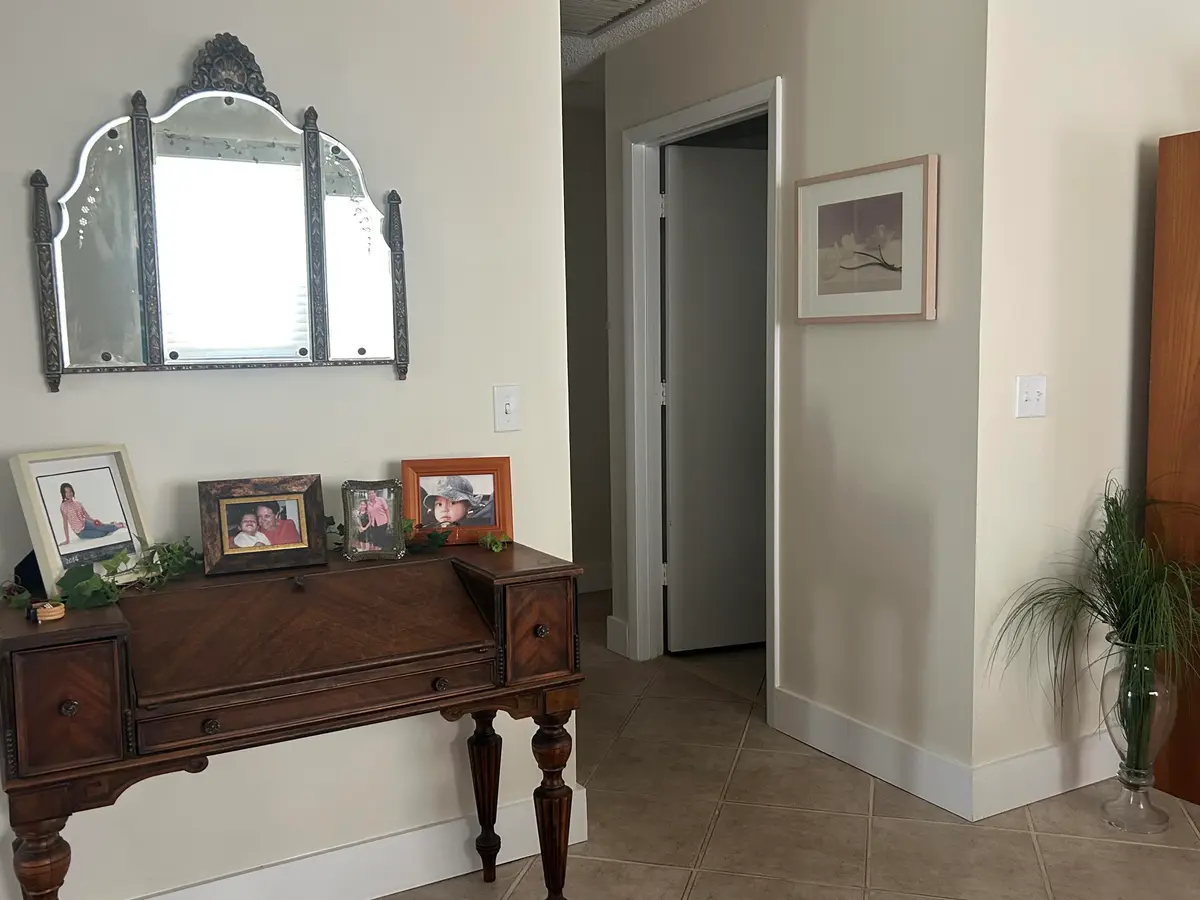 Entry Desk at 23370 Sedawie Drive, Boca Raton