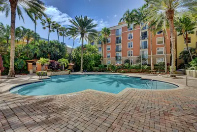 780 S Sapodilla Avenue 104, West Palm Beach – Condominium for sale