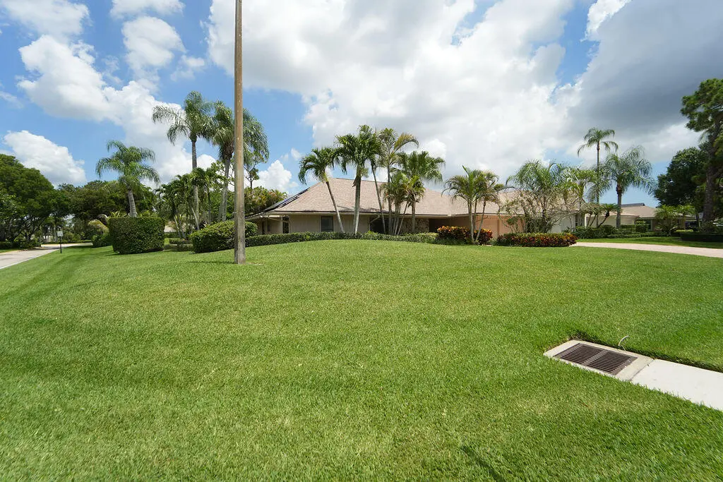 Side of Home at 6499 Brandon Street, Palm Beach Gardens