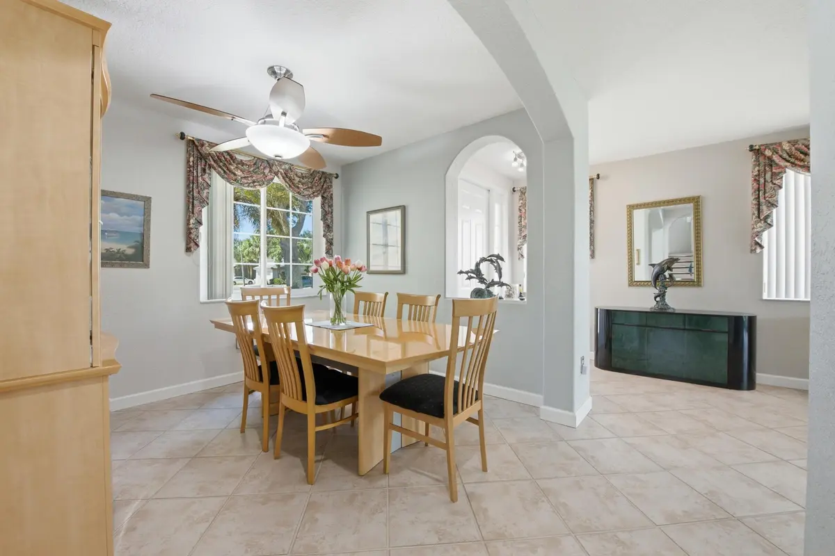 Dining at 9807 NW 20th Street, Pembroke Pines