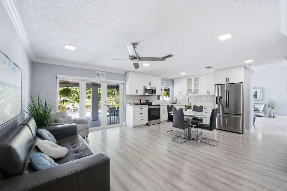 8-web-or-mls-BEC05421 at 14040 Richwood Place, Davie