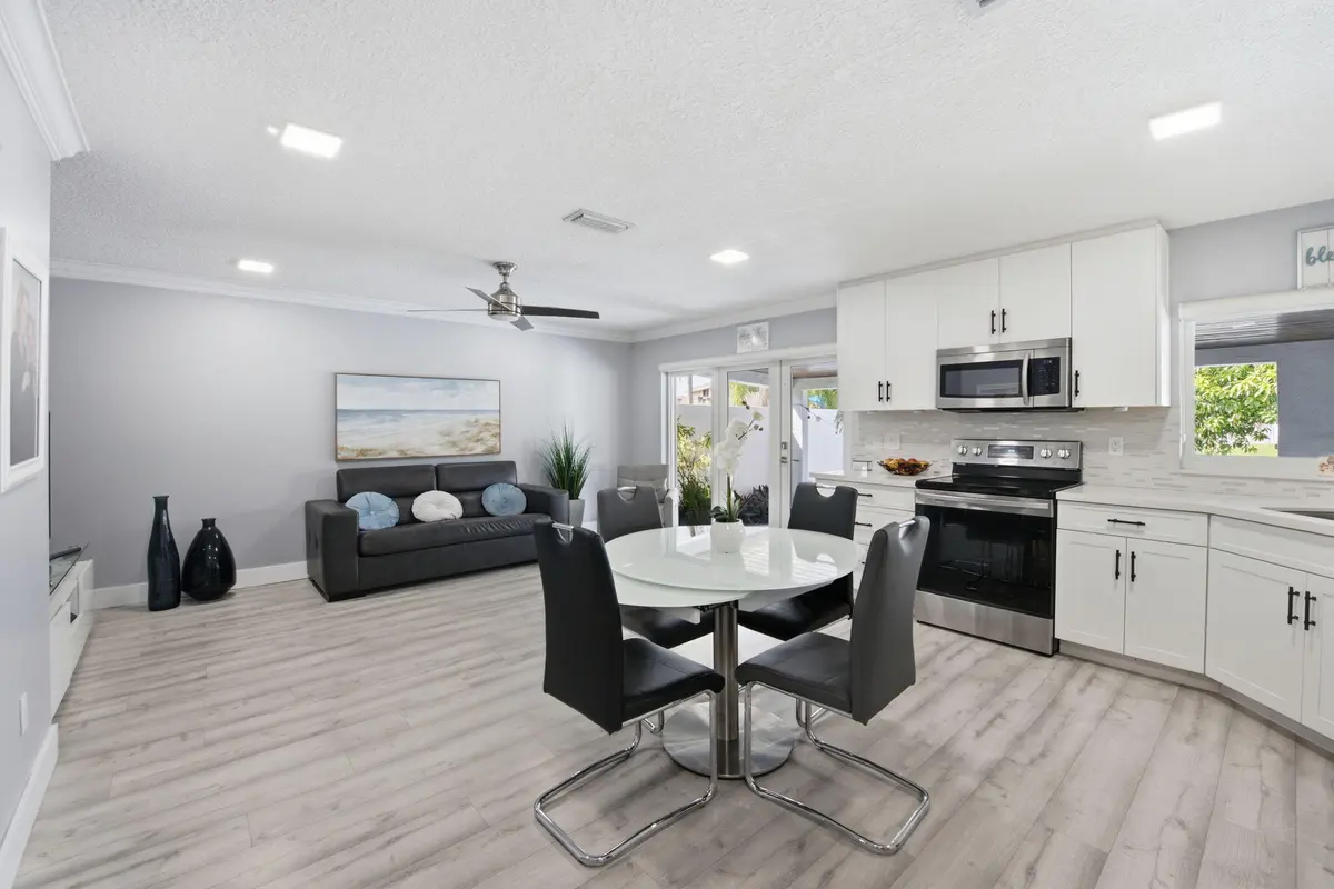 7-web-or-mls-BEC05403 at 14040 Richwood Place, Davie
