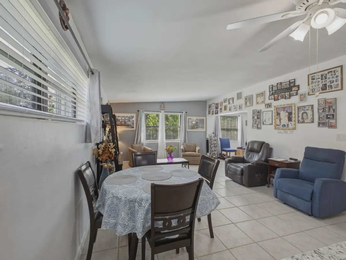 Dining to Family at 754 Hibiscus Drive, Royal Palm Beach