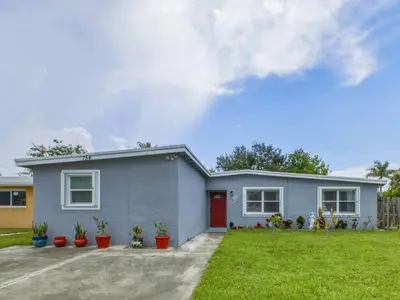 754 Hibiscus Drive, Royal Palm Beach – Single Family Residence for sale