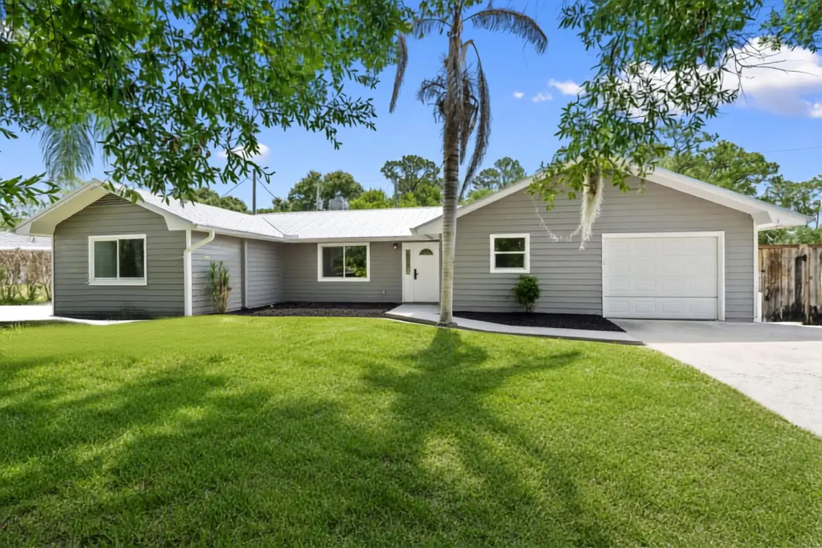 front at 202 Laidback Way, Fort Pierce