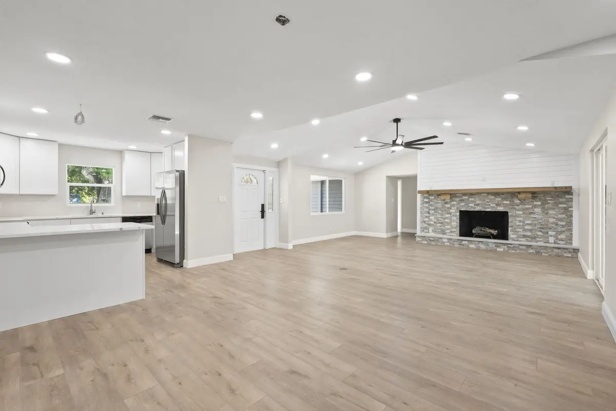 main living at 202 Laidback Way, Fort Pierce
