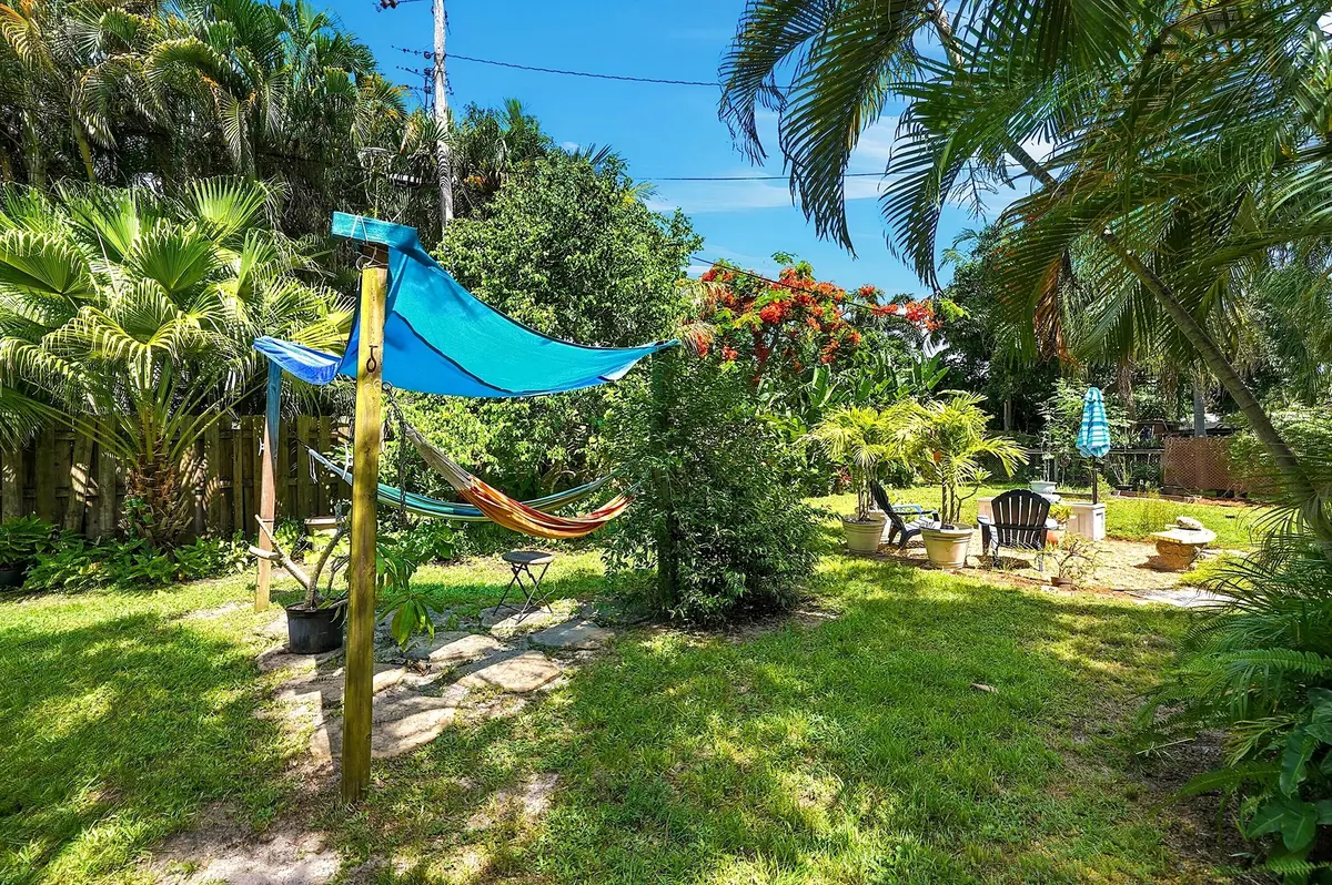 04_yard at 2417 NW 7th Avenue, Wilton Manors