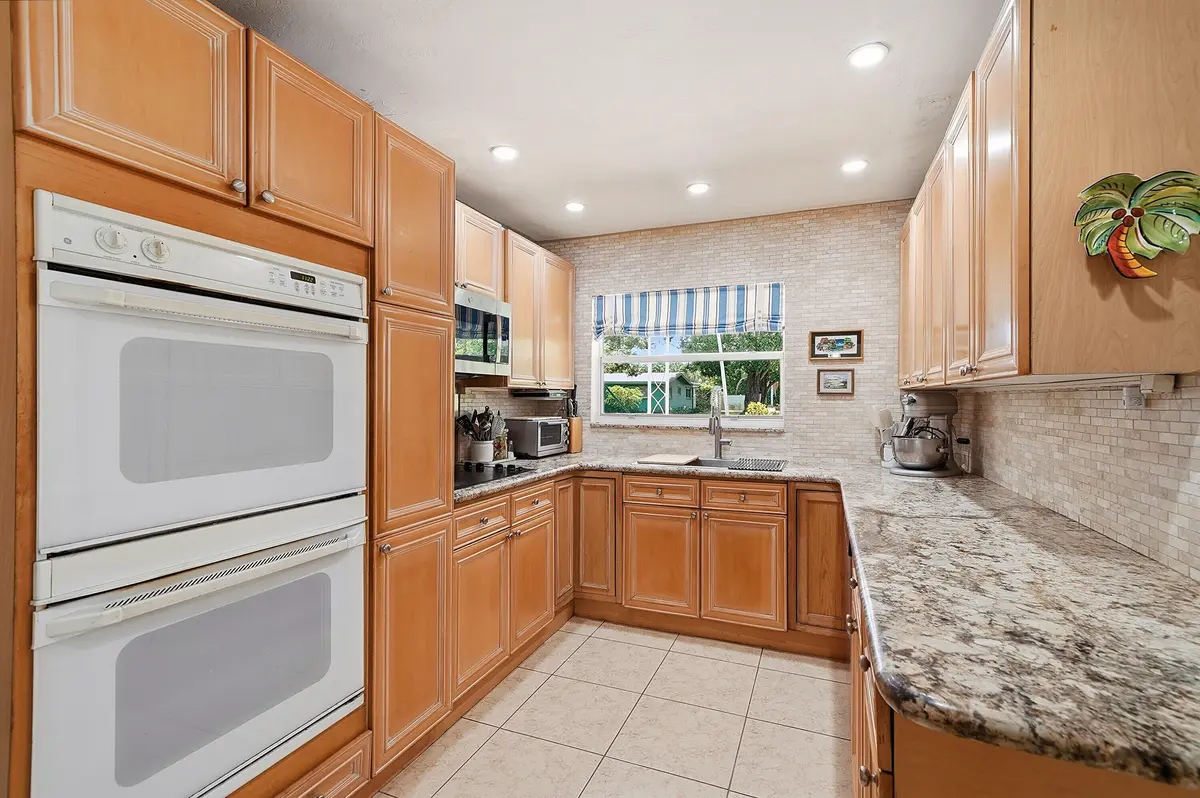 05_kitchen at 2417 NW 7th Avenue, Wilton Manors