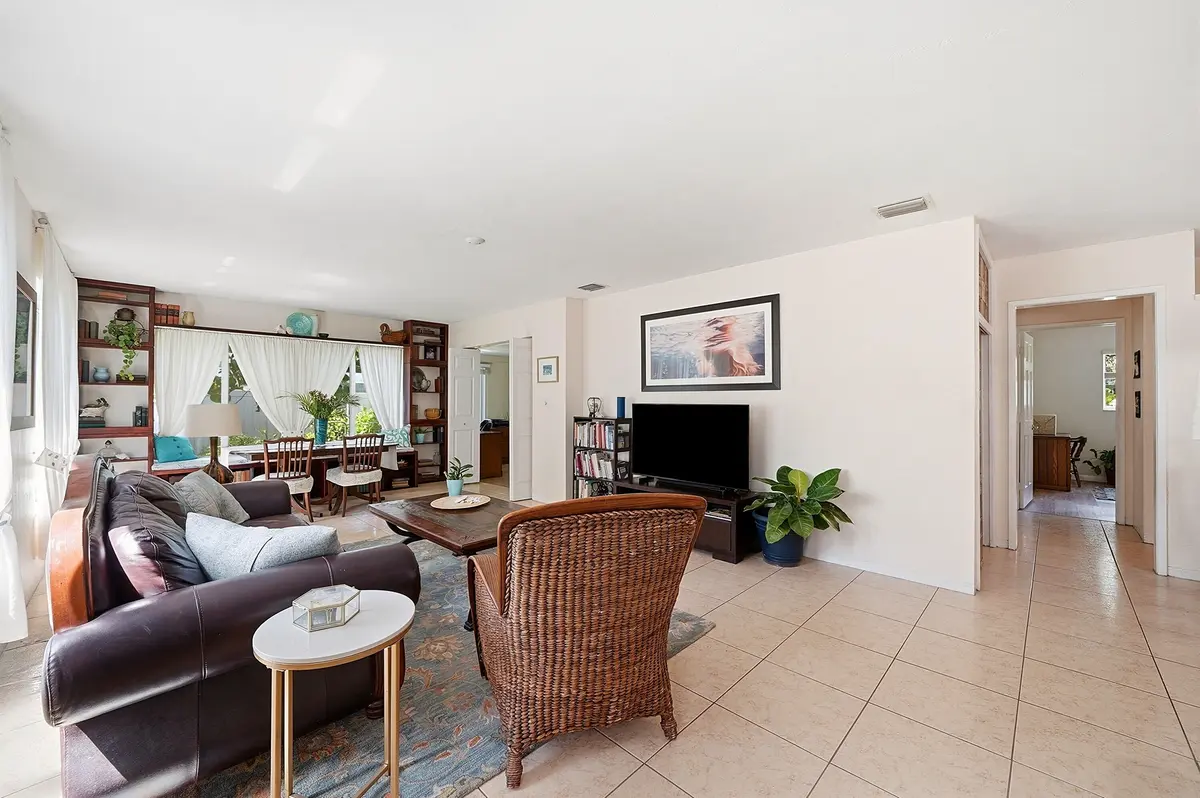 06_living room at 2417 NW 7th Avenue, Wilton Manors