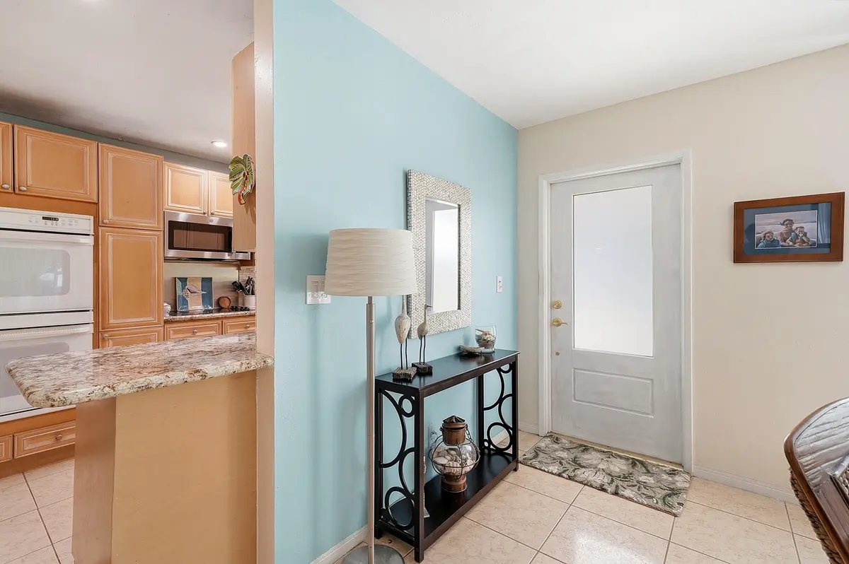 08_foyer at 2417 NW 7th Avenue, Wilton Manors
