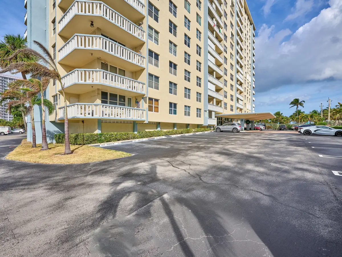 Parking Lot at 305 N Pompano Beach Boulevard 405, Pompano Beach
