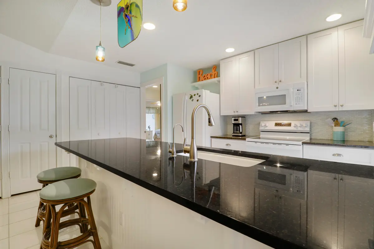 Kitchen at 10301 Chapman Oak Court, Palm Beach Gardens