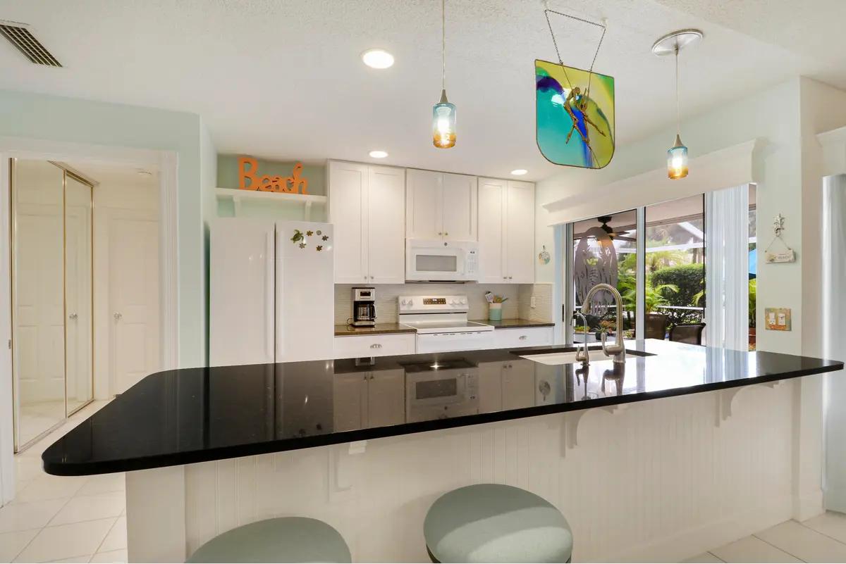 Kitchen at 10301 Chapman Oak Court, Palm Beach Gardens