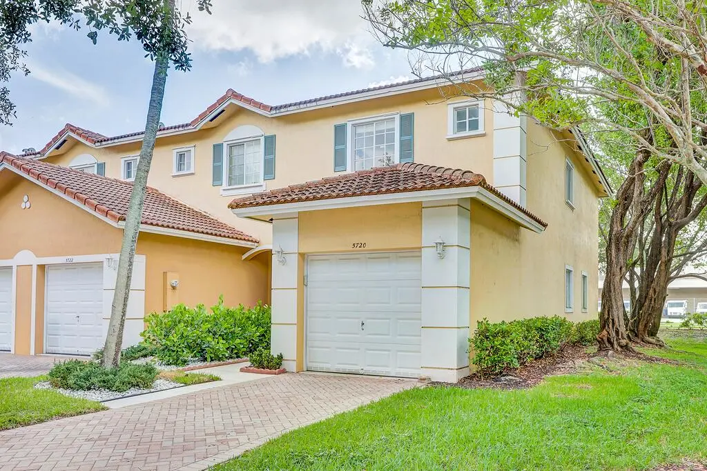 4P2A7011-1036 at 5720 Tuscany Way, Tamarac