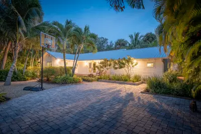 547 SW Riverview Street, Stuart – Single Family Residence for rent