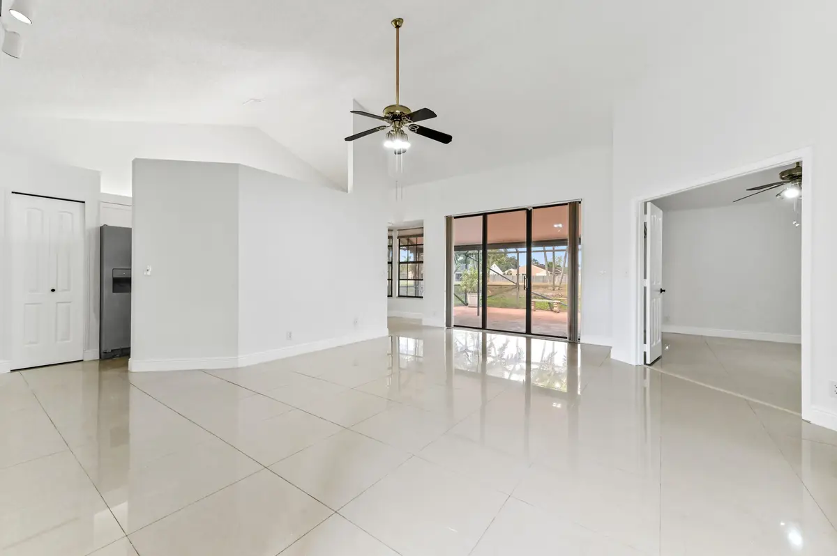 05 living room 01 at 5421 Helene Circle, Boynton Beach