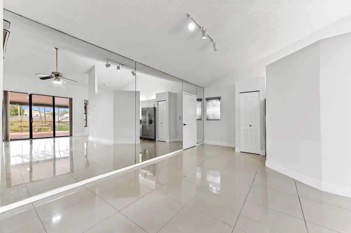 07 living room 03 at 5421 Helene Circle, Boynton Beach