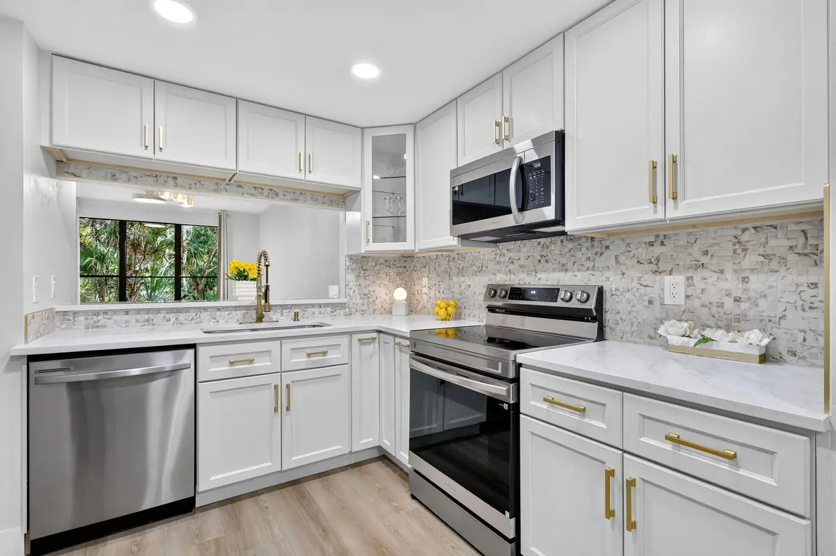 NEW APPLIANCES at 5250 SE Seascape Way 102, Stuart