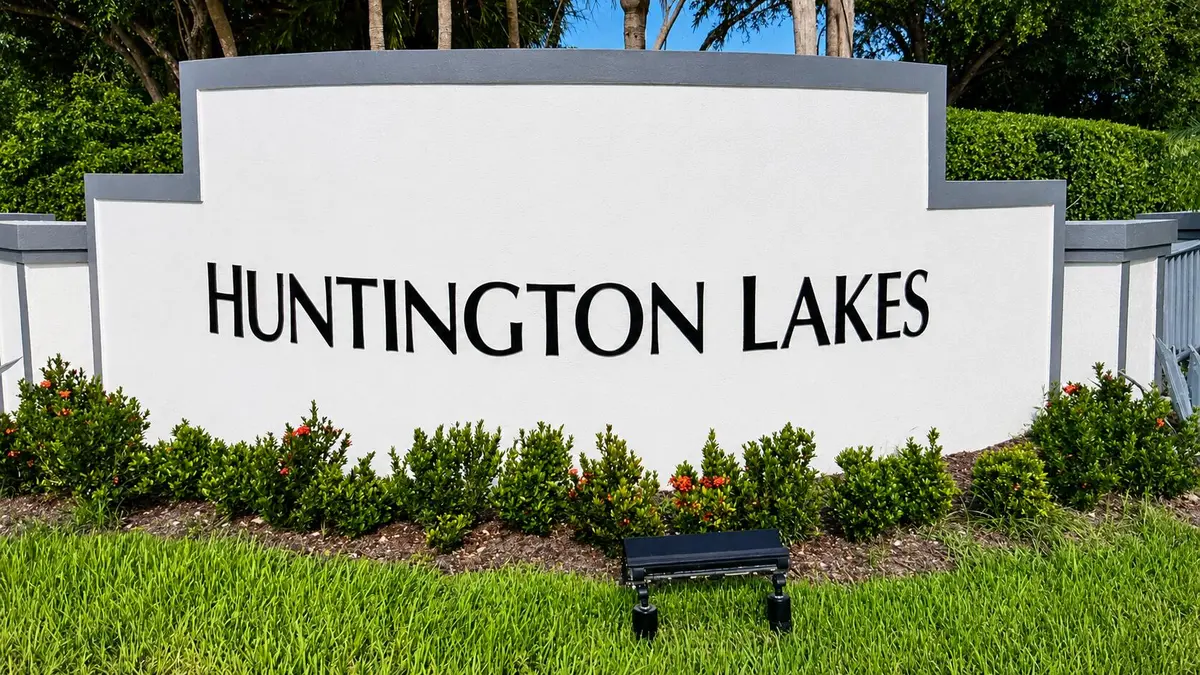 Huntington Lakes at 6585 Kensington Lane Apt 207, Delray Beach