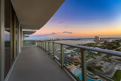 220 Lake Shore Drive 1911, Lake Park – Condominium for rent