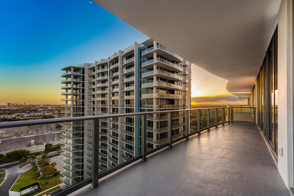 TERRACE TWILIGHT WEST at 220 Lake Shore Drive 1911, Lake Park