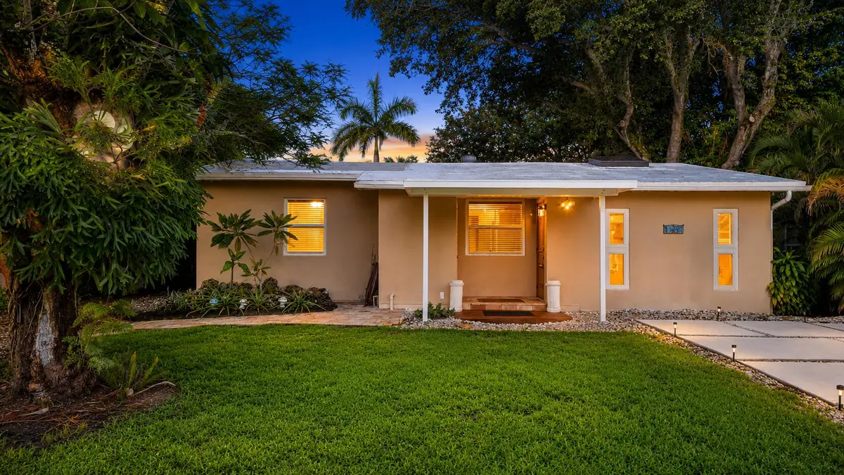 1497 Kara front at 1497 SW 29th Terrace, Fort Lauderdale