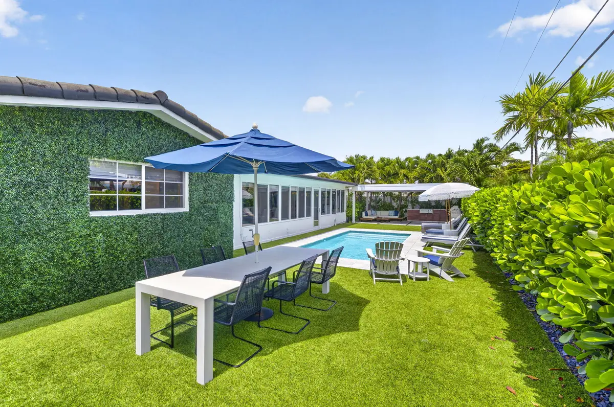 Coastal Lifestyle at 2917 NE 35th Court, Lighthouse Point