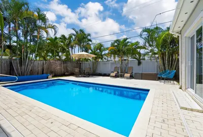 250 NE 57th Street, Oakland Park – sold