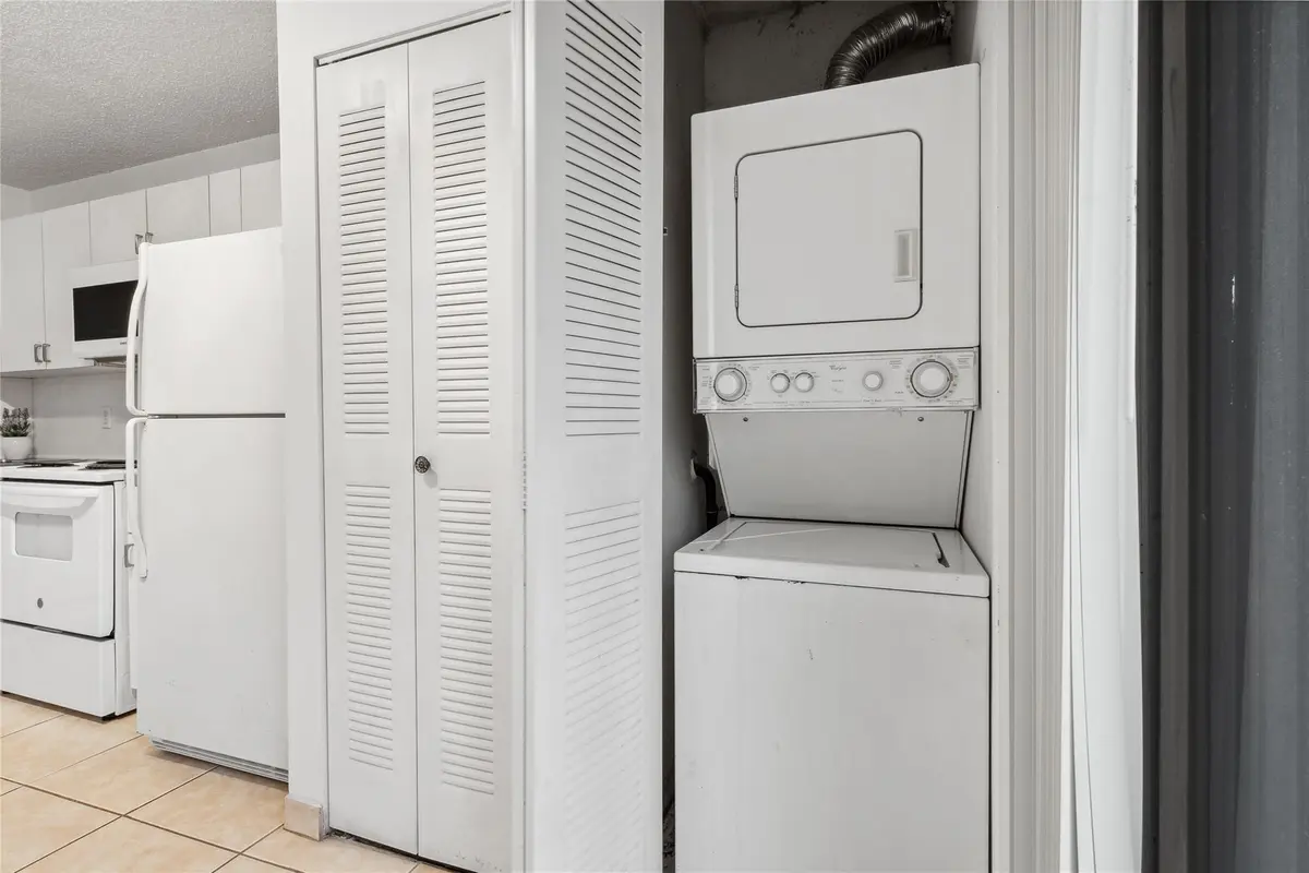 Laundry in un it at 2173 NW 78th Avenue, Pembroke Pines