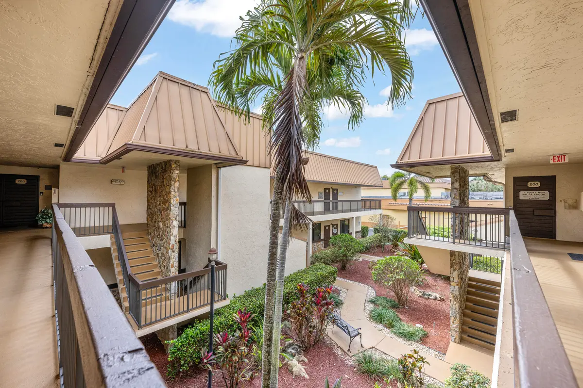 _jjl0725 at 1881 N University Drive 204, Coral Springs