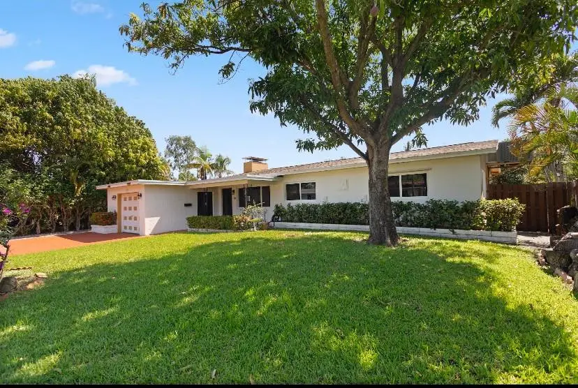 Photo 2 at 570 SE 2nd Avenue, Pompano Beach