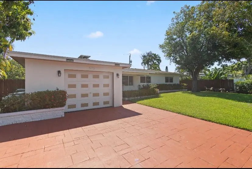 Photo 5 at 570 SE 2nd Avenue, Pompano Beach
