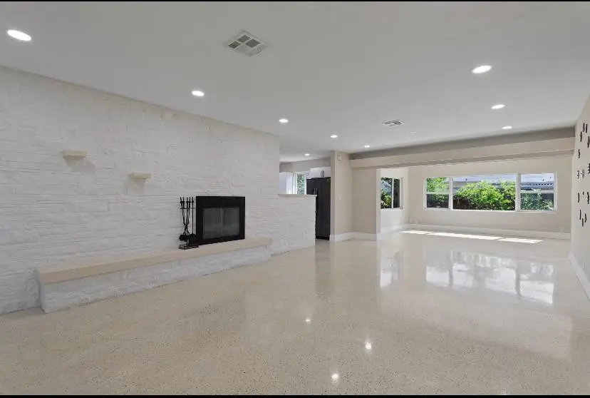 Photo 6 at 570 SE 2nd Avenue, Pompano Beach