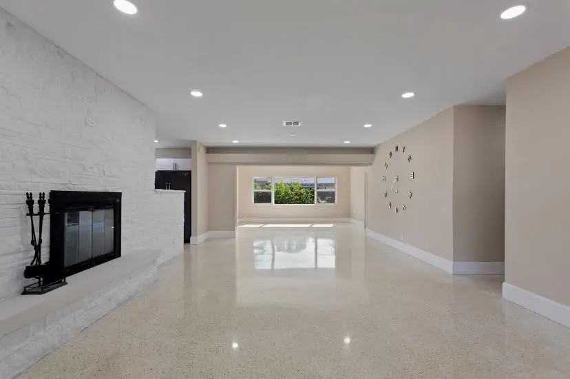 Photo 7 at 570 SE 2nd Avenue, Pompano Beach